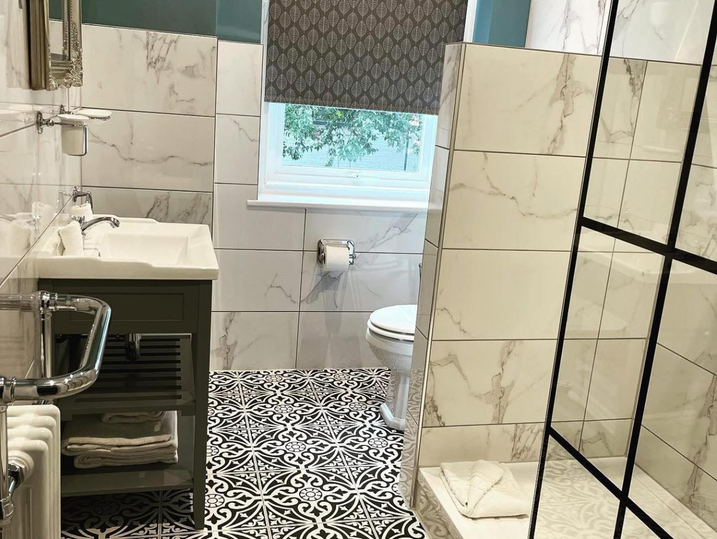 Hotel Balincourt Bournemouth Exterior foto Bathroom with shower enclosure