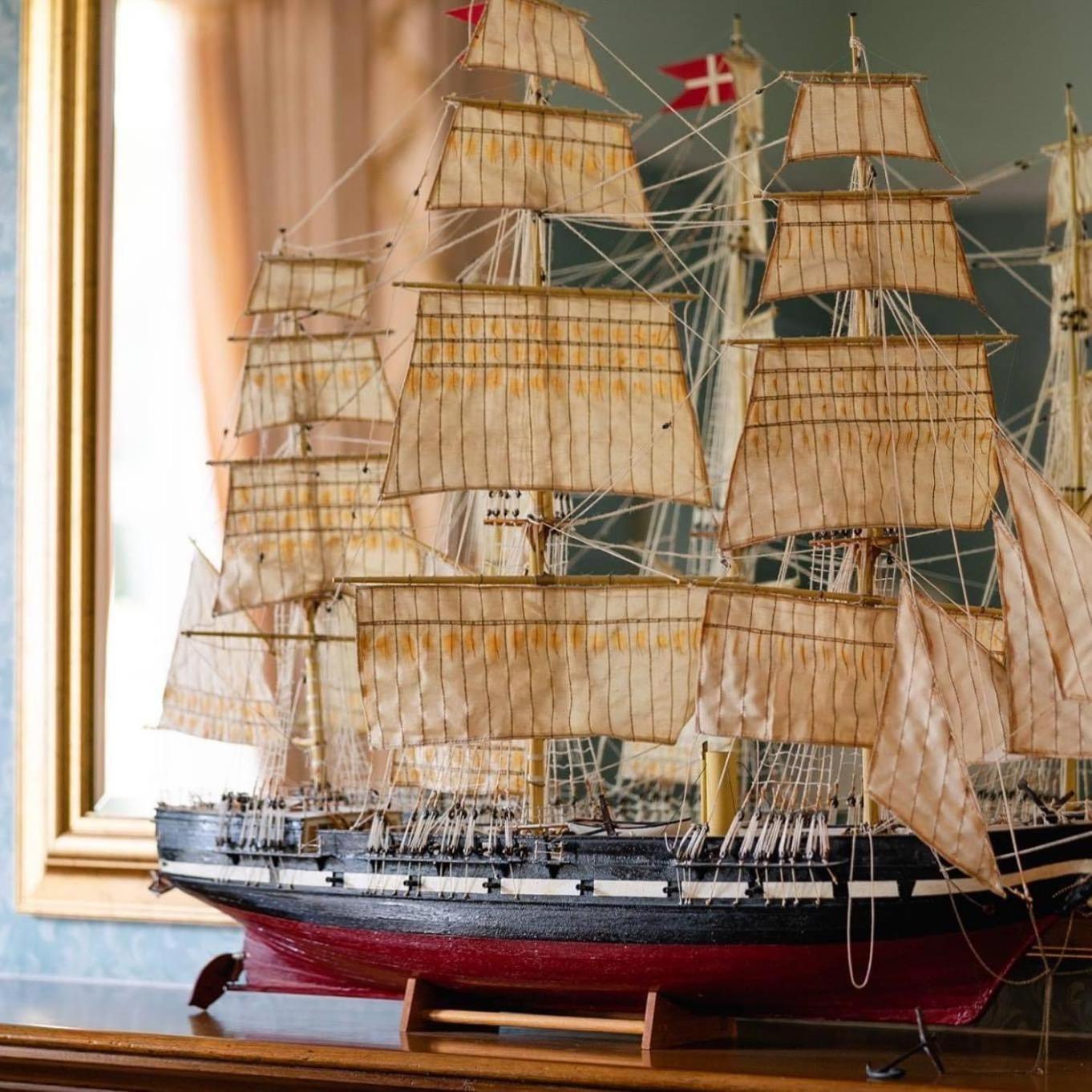 Hotel Balincourt Bournemouth Exterior foto Model of the clipper Flying Cloud